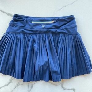Athleta Girls navy blue tennis skirt, *LIKE NEW* condition, size L/12